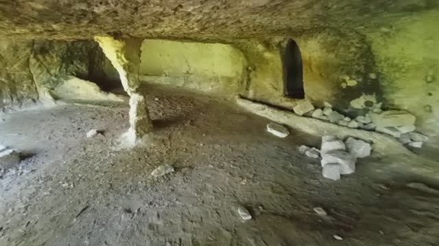 Что посмотреть  в Крыму – 🛖 пещерный город Тепе-Кермен