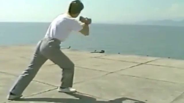 Учитель Чжоу И выполняет комплекс ДИНШИ