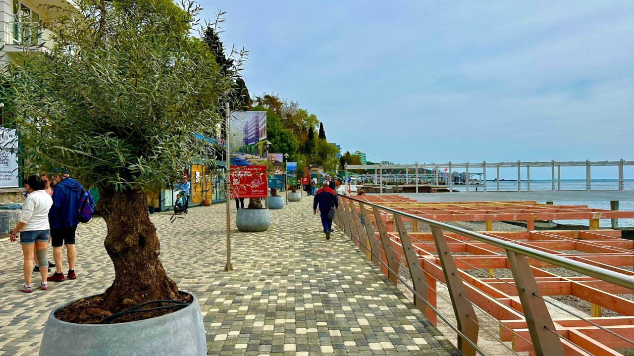 Крым 1 Мая 2025г. Ялта. Массандровский пляж меняется в лучшую сторону.