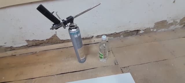 Как заменить пустой баллон с монтажной пеной