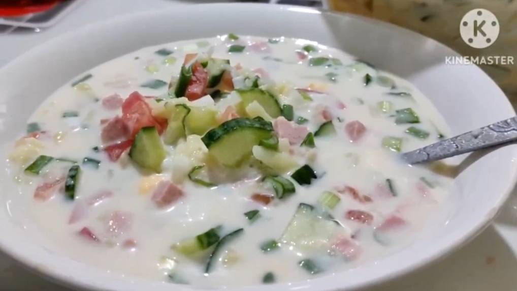 Окрошка классическая с колбасой. Рецепт окрошки на скорую руку. Окрошка на кефире и минералке