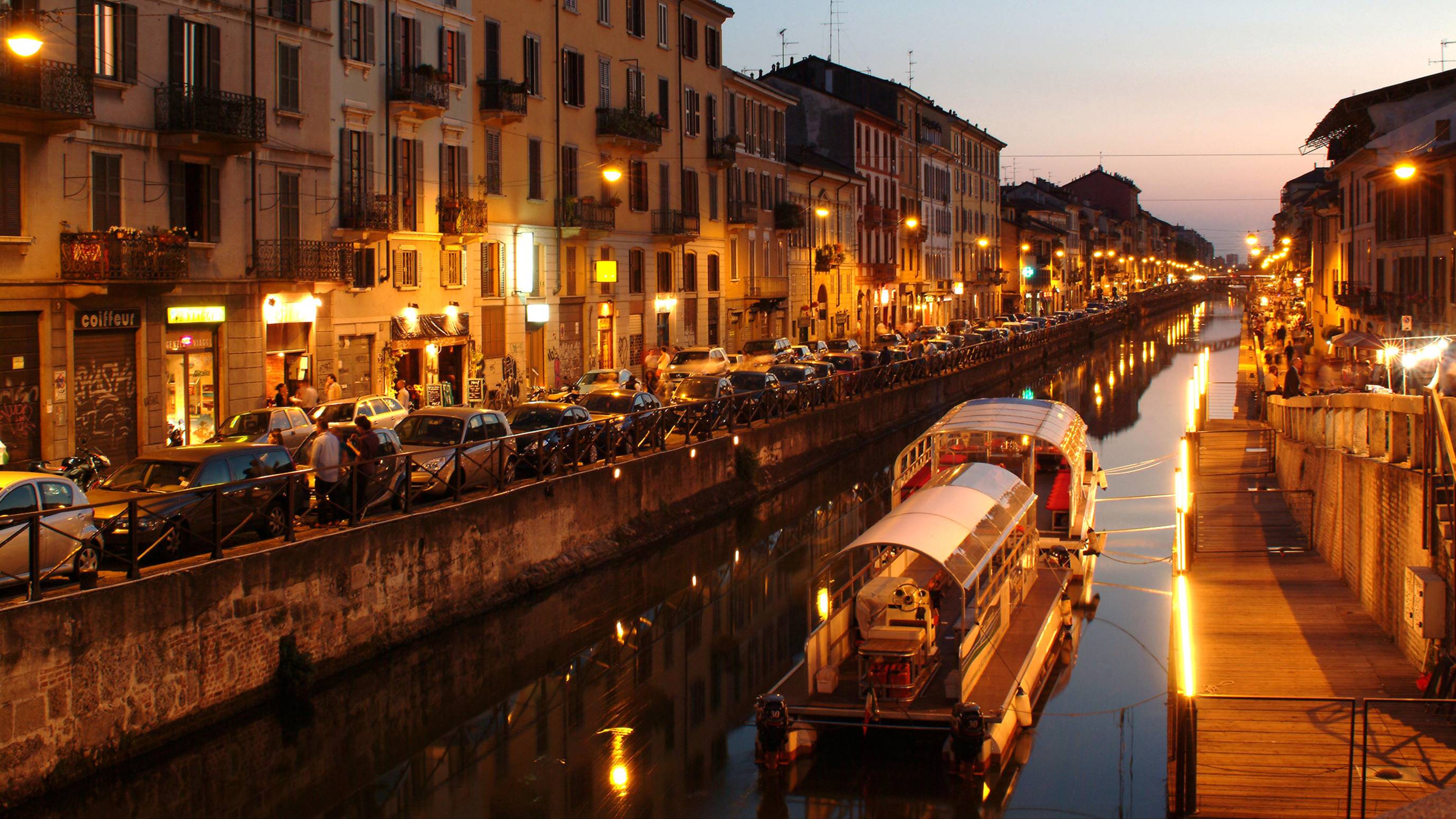 Милан, Италия. Ночная жизнь в столице моды Италии, 4K пешеходная экскурсия | #шариклайф