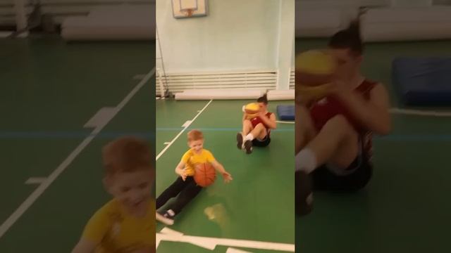 Баскетбольная тренировка с игровыми элементами под руководством Анатолия Леонидовича