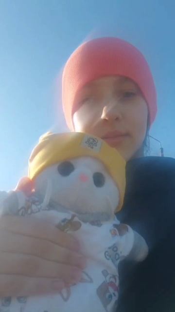 Мы с Лилой гуляем на улице!🐱