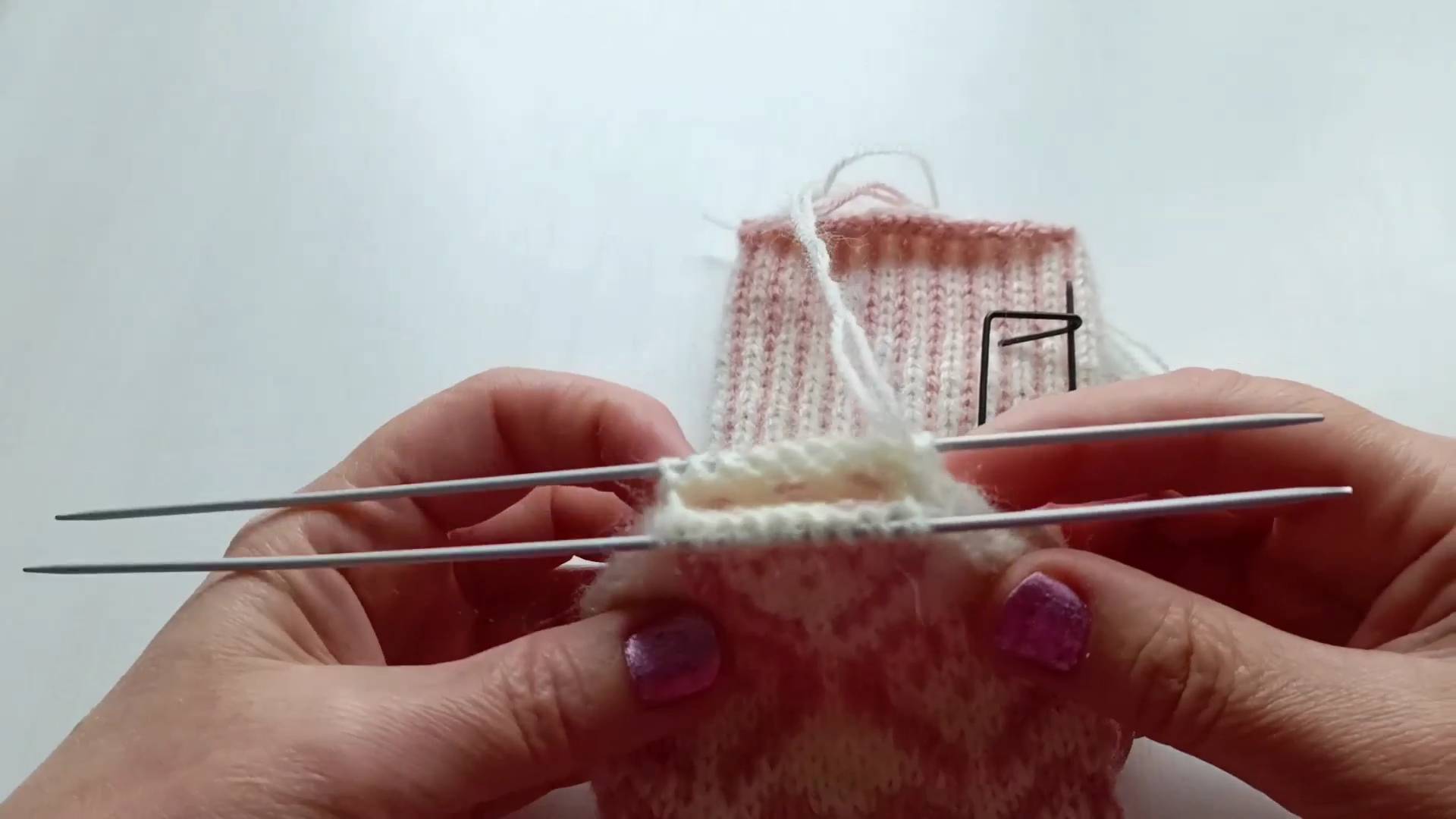 Как сшить изделие иглой по открытым петлям, петля в петлю, видео для начинающих, пошагово
