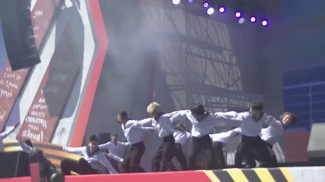 Матросский танец "Яблочко".