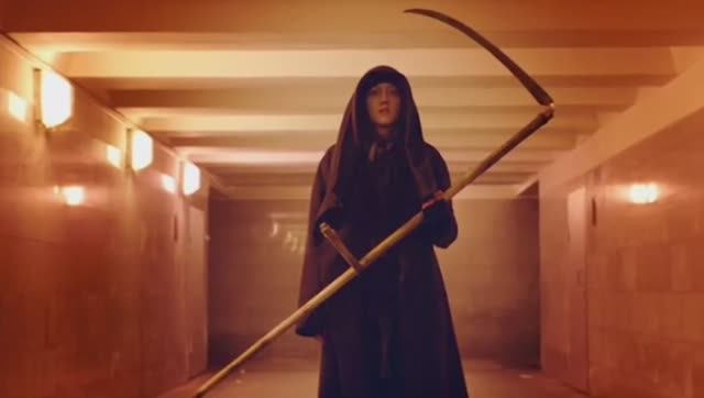 ... Почему Смерть с Косой....