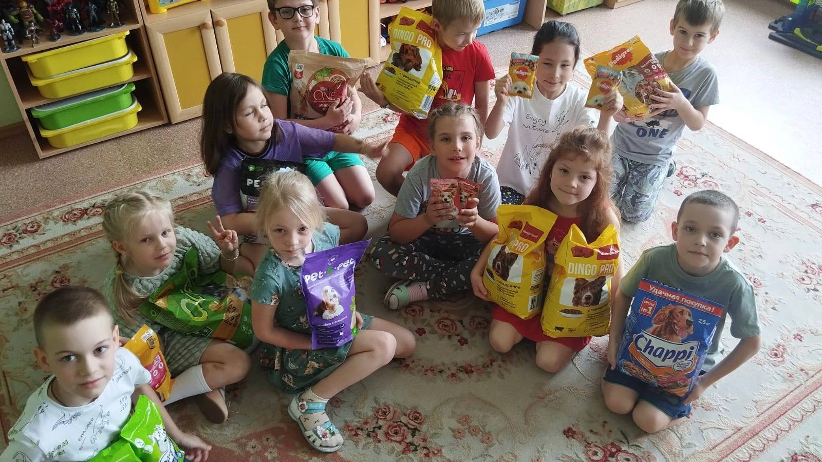 Помощь от дошколят корпуса "Дельфинёнок"