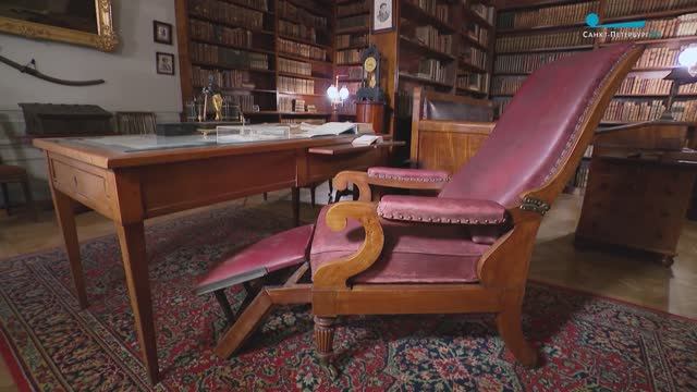 Предметная жизнь. Письменный стол А. С. Пушкина