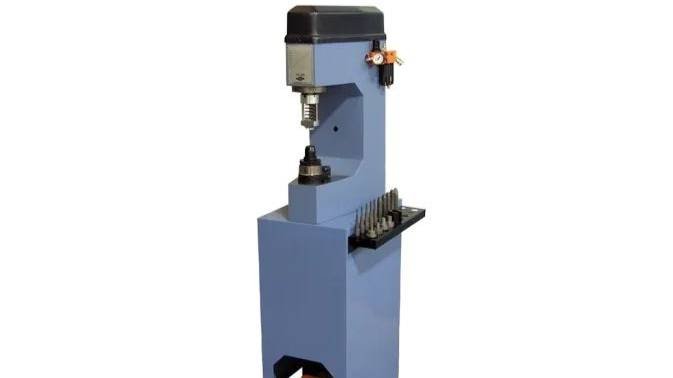 Comec CC300 Станок для наклепки тормозных накладок