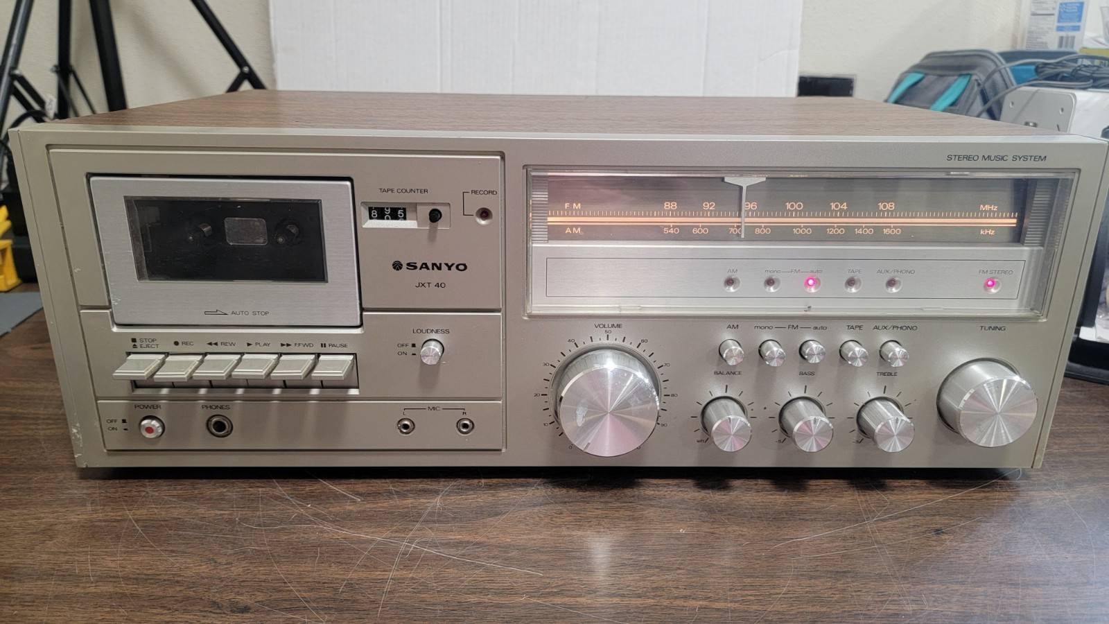 Музыкальная стереосистема дека Sanyo JXT 40 с AMFM-радио и кассетной-произведено -Тайвань-70-Х