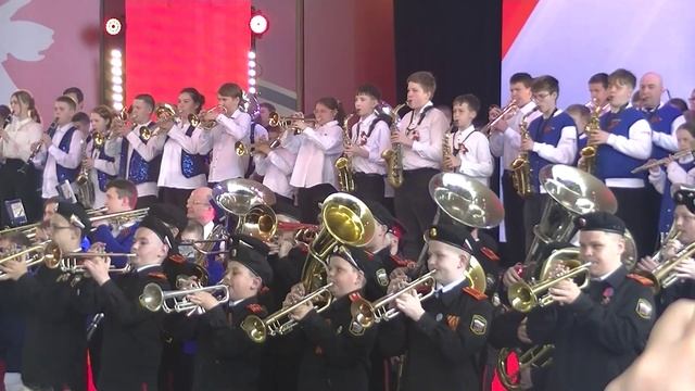 Марш "День победы" исполняет сводный оркестр "Победа"