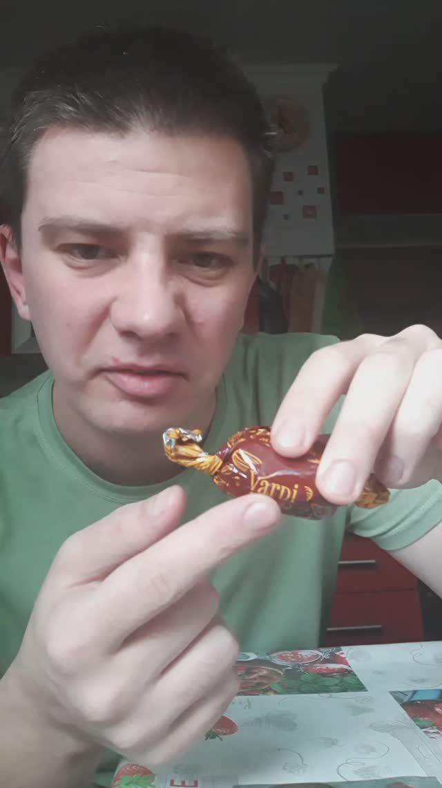 Конфета: "Брауни" с миндалём (Vardi)