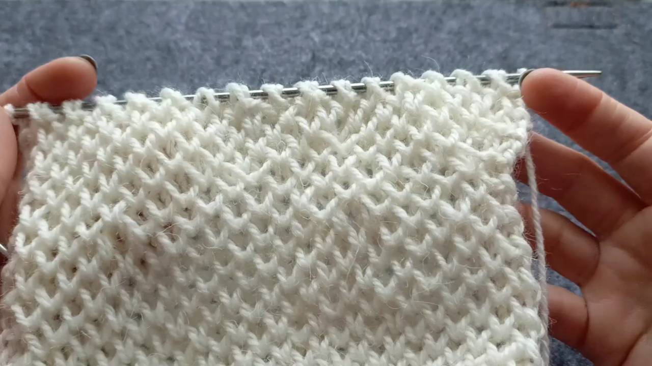 Как сделать прибавки в узоре _Соты_ спицами, в поворотных рядах, вяжем вмести каждый ряд