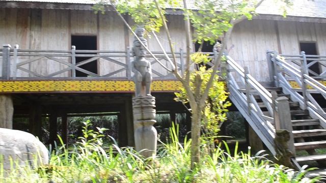 Самый длинный дом с острова Калимантан!