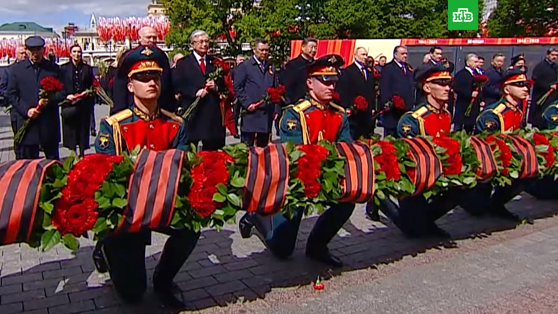 Церемония возложения цветов к Могиле Неизвестного Солдата