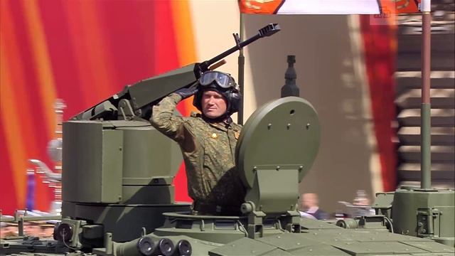 Проход военной техники по Красной площади на параде в честь 80-летия Победы — 9 мая 2025 года