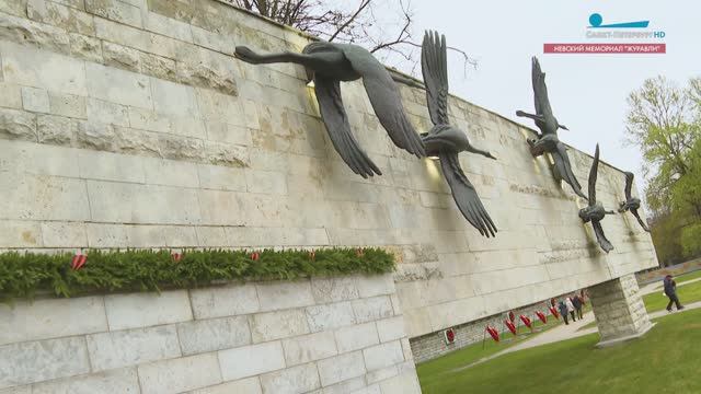 «Журавли» из бронзы в отблеске Вечного огня