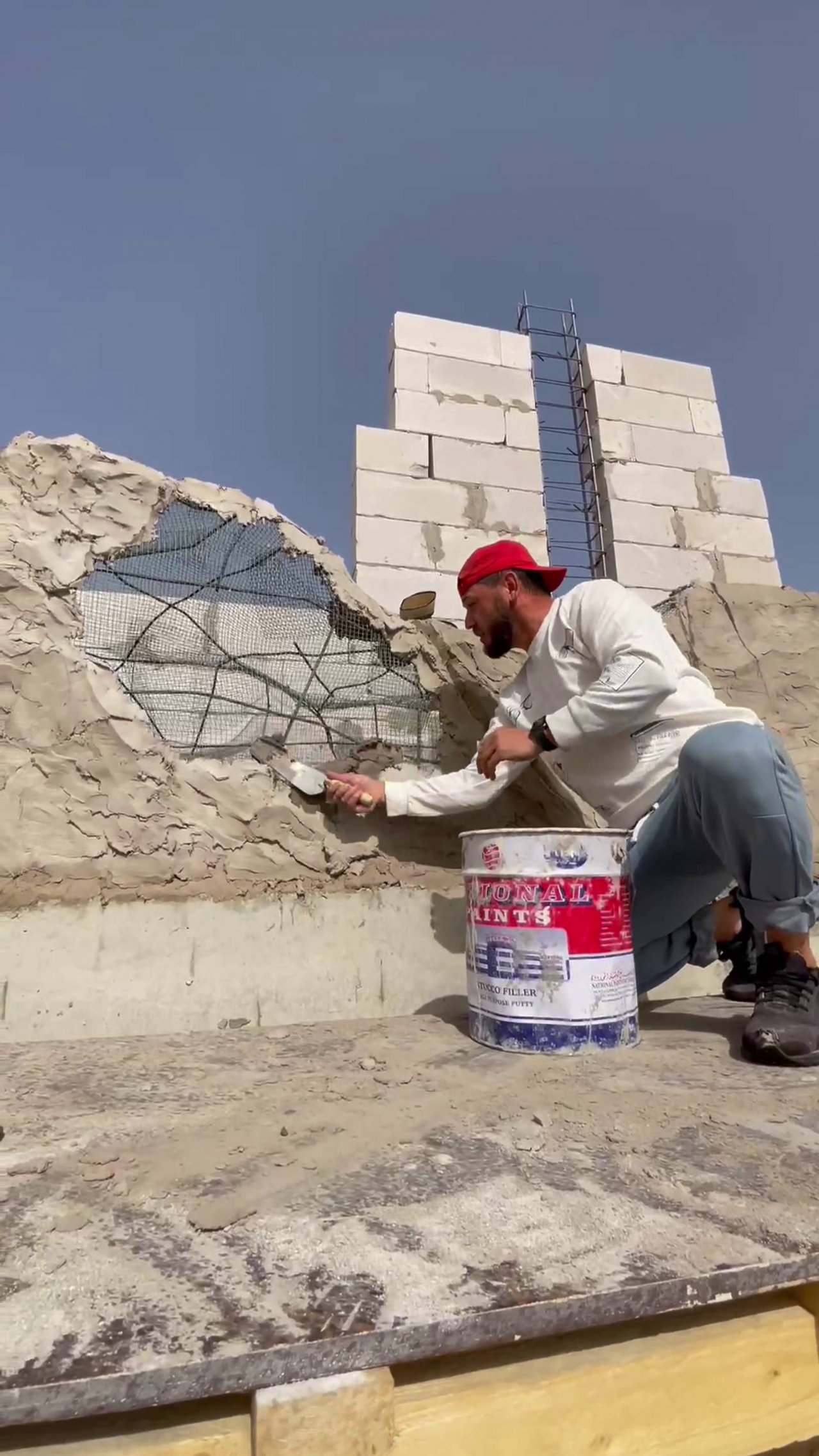 оформление  скал водопада в г Дубай.   мастер  арт бетона Эльдар Асанов.