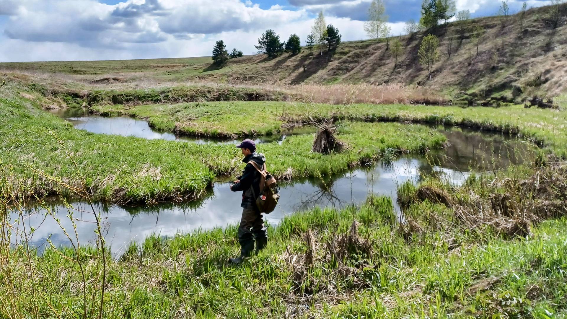РУЧЕЙ ПО КОЛЕНО а щука КЛЮЁТ.  Рыбалка на спиннинг в мае