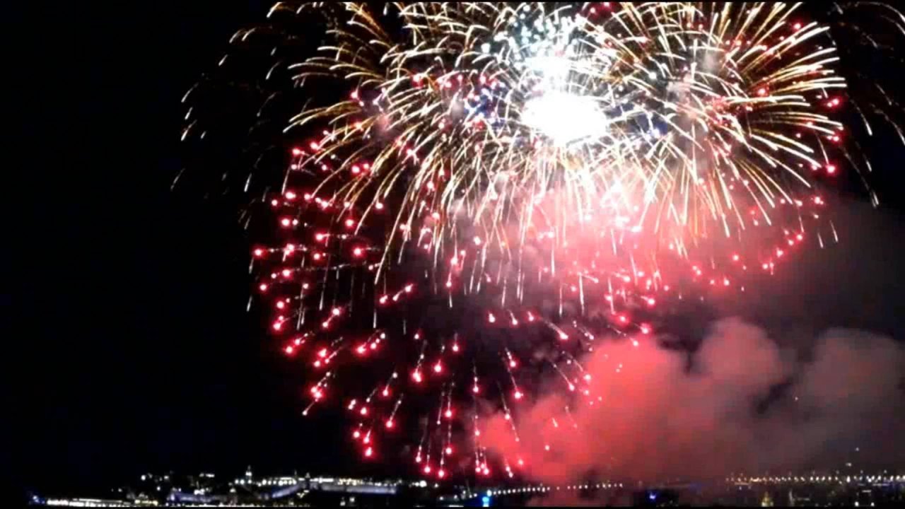 Праздничный салют в честь 80-летия Победы в Нижнем Новгороде