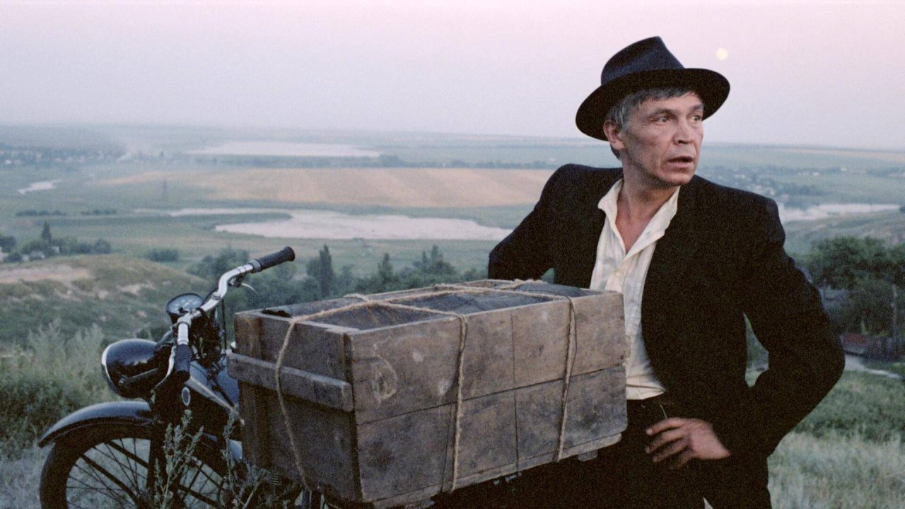 История фильма «Зеркало для героя» (1987 г.).