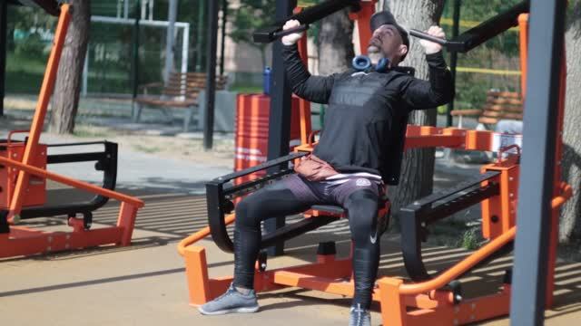 Анапа, НАБЕРЕЖНАЯ: Прогулка с Гелиосом. Маяк, море и неожиданный купальщик // 13 мая 2025 года. +15