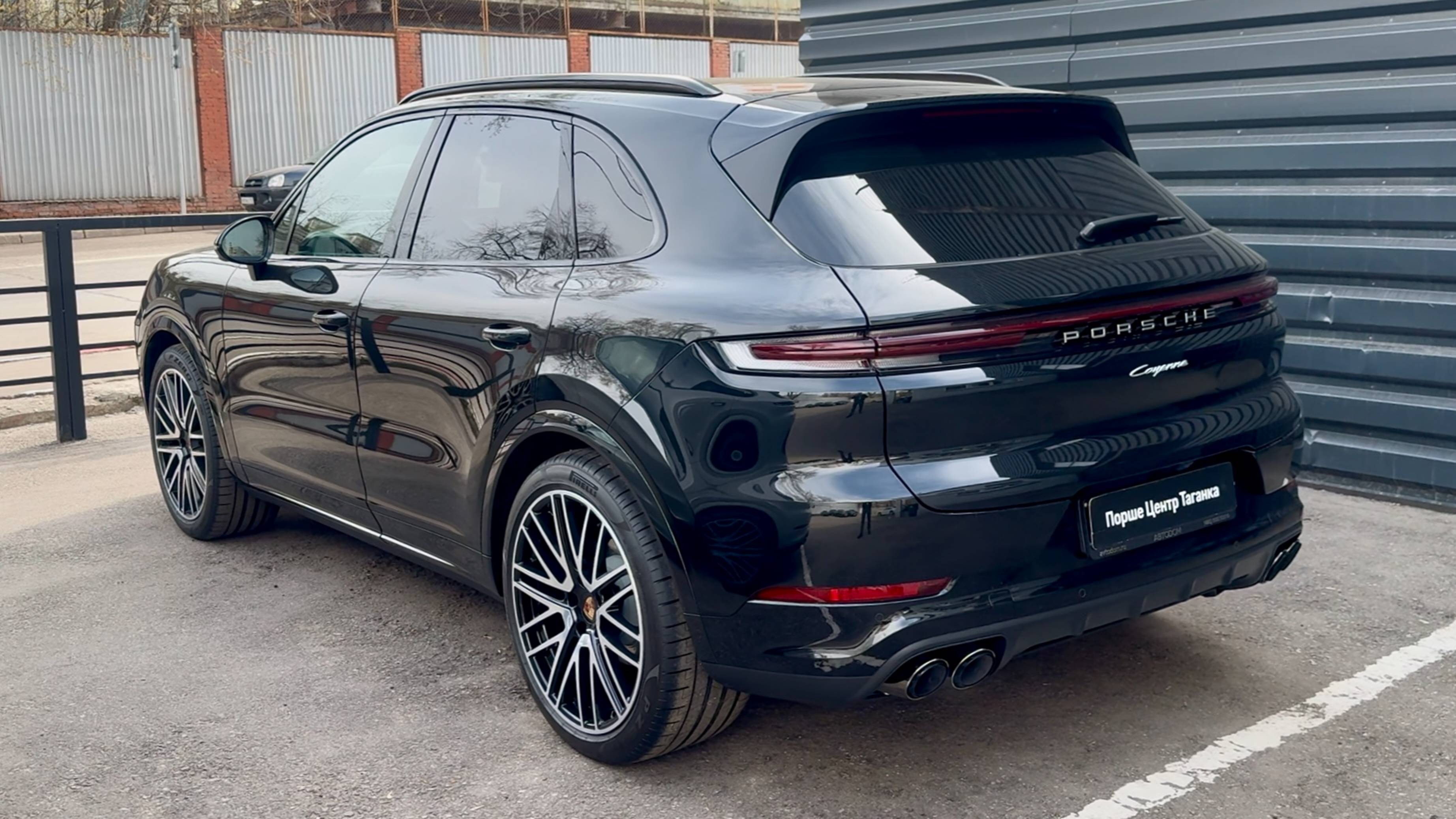 Porsche Cayenne 2024. Jet Black, Bordeaux Red Black