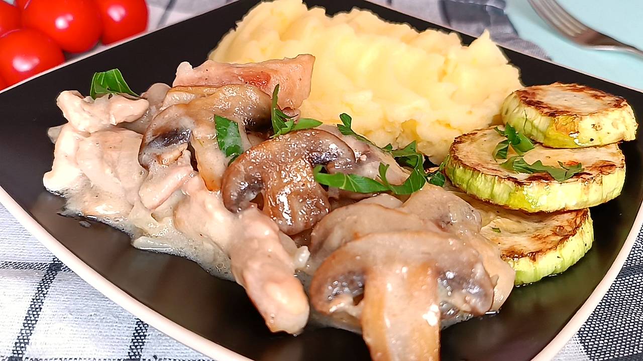 📌 Курица с грибами в сметанном соусе. Ужин в сковороде