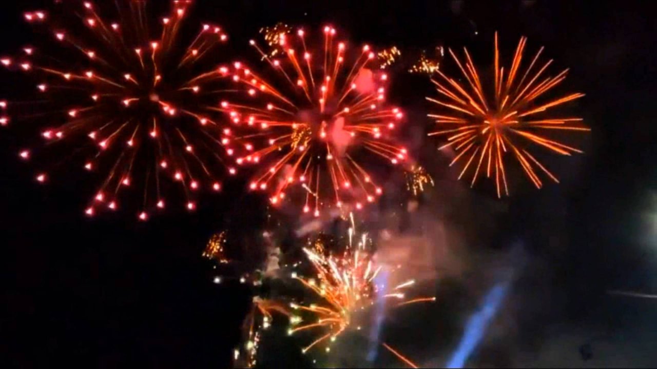 Праздничный салют в честь 80-летия Победы в городе Владимир