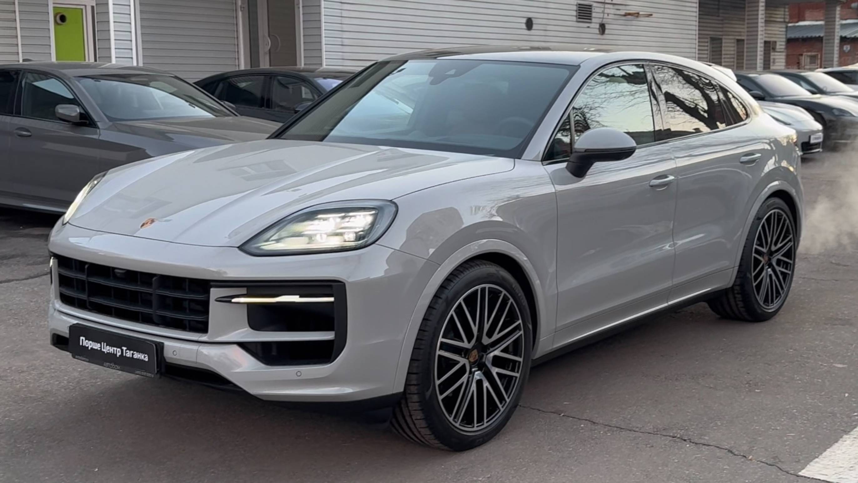 Porsche Cayenne Coupe 2024. Crayon, Bordeaux Red Black