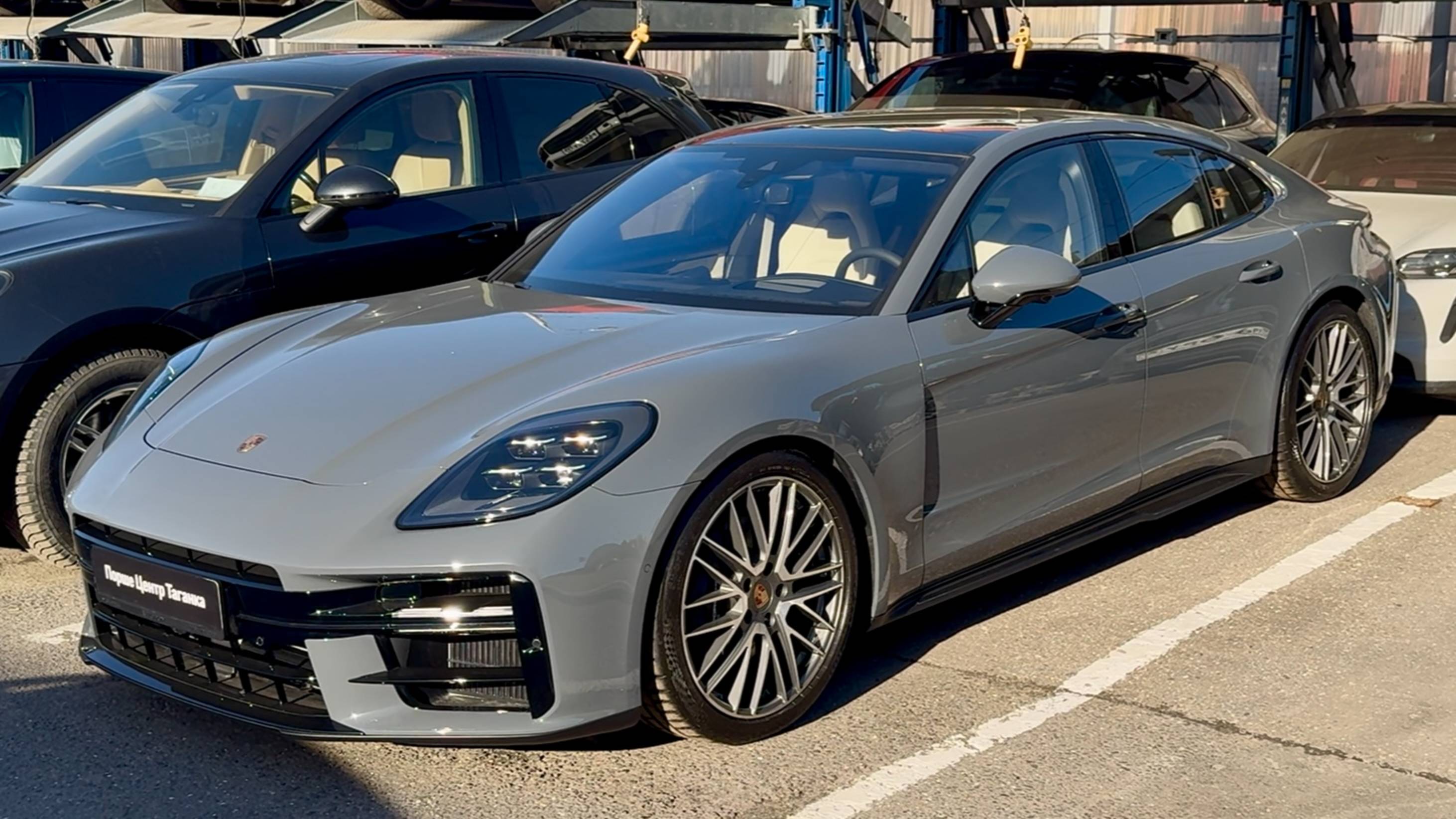Porsche Panamera 4 2025. Slate Grey Neo, Kalahari Beige