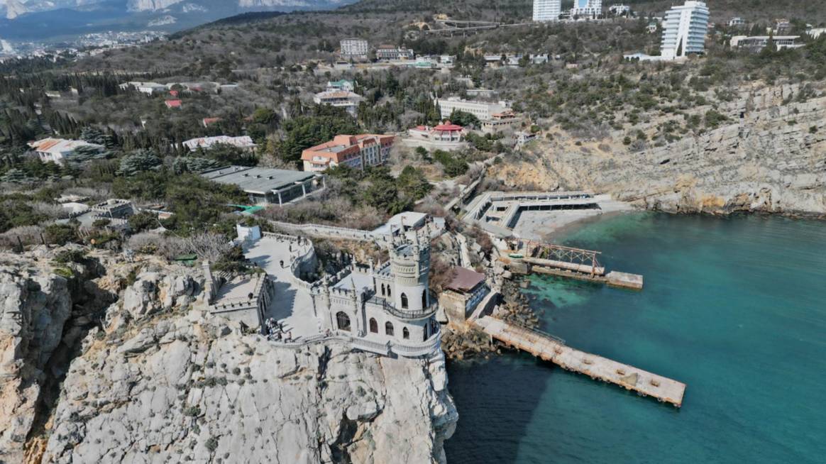 Замок  в Крыму "Ласточкино Гнездо".