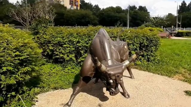 Сквер Знаки Зодиака. Фигуры из металлолома.