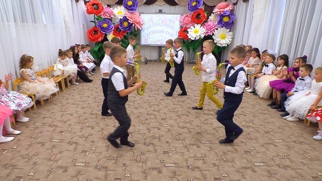 2024. Танец с саксофонами