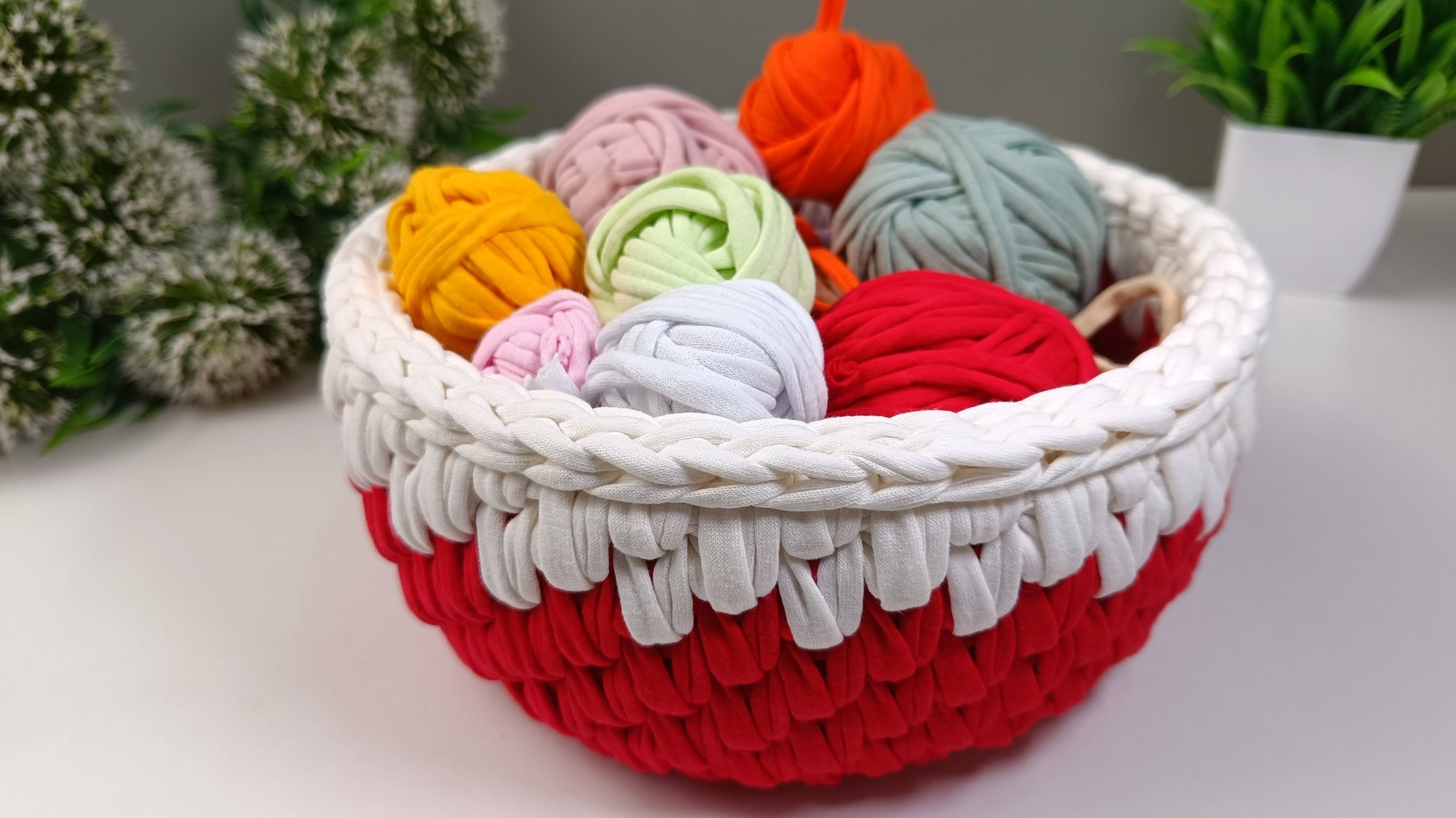 Яркая корзина крючком из трикотажной пряжи 🌸