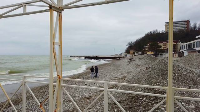 Небуг. Весенний пляж.