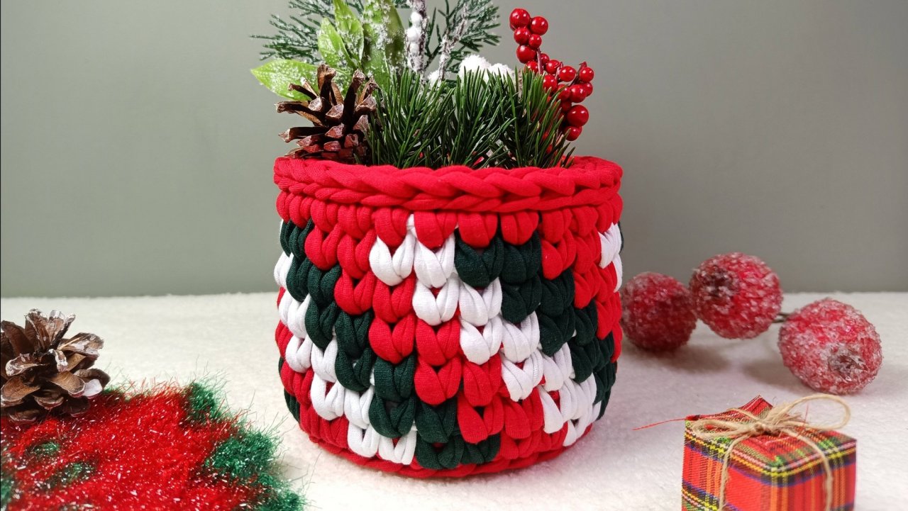 Новогодняя корзина крючком из трикотажной пряжи 🎄