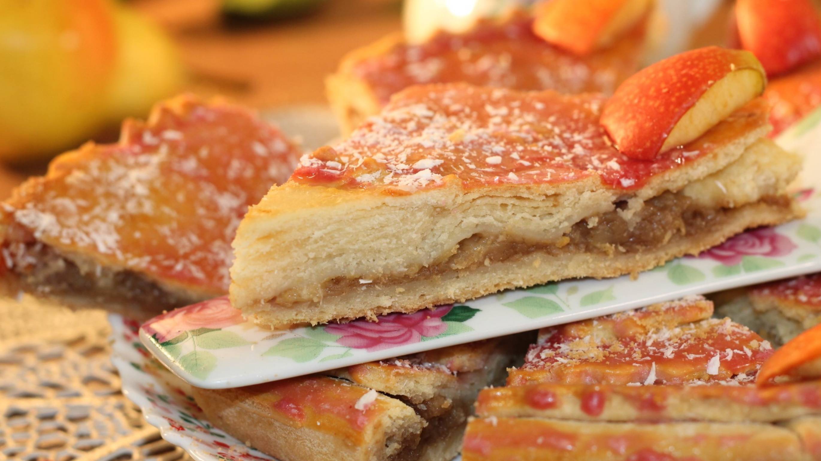 Мягкое яблочное пирожное с помадкой