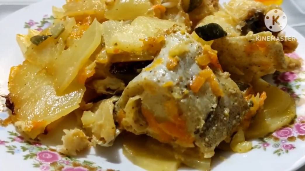 Минтай с картошкой в духовке - рецепт сочной нежной рыбы в духовке