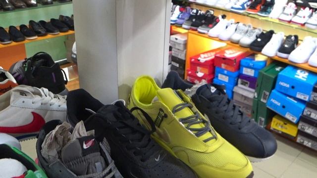 Китай город - рынок дешевых вещей в Питере. Одеться за копейки?