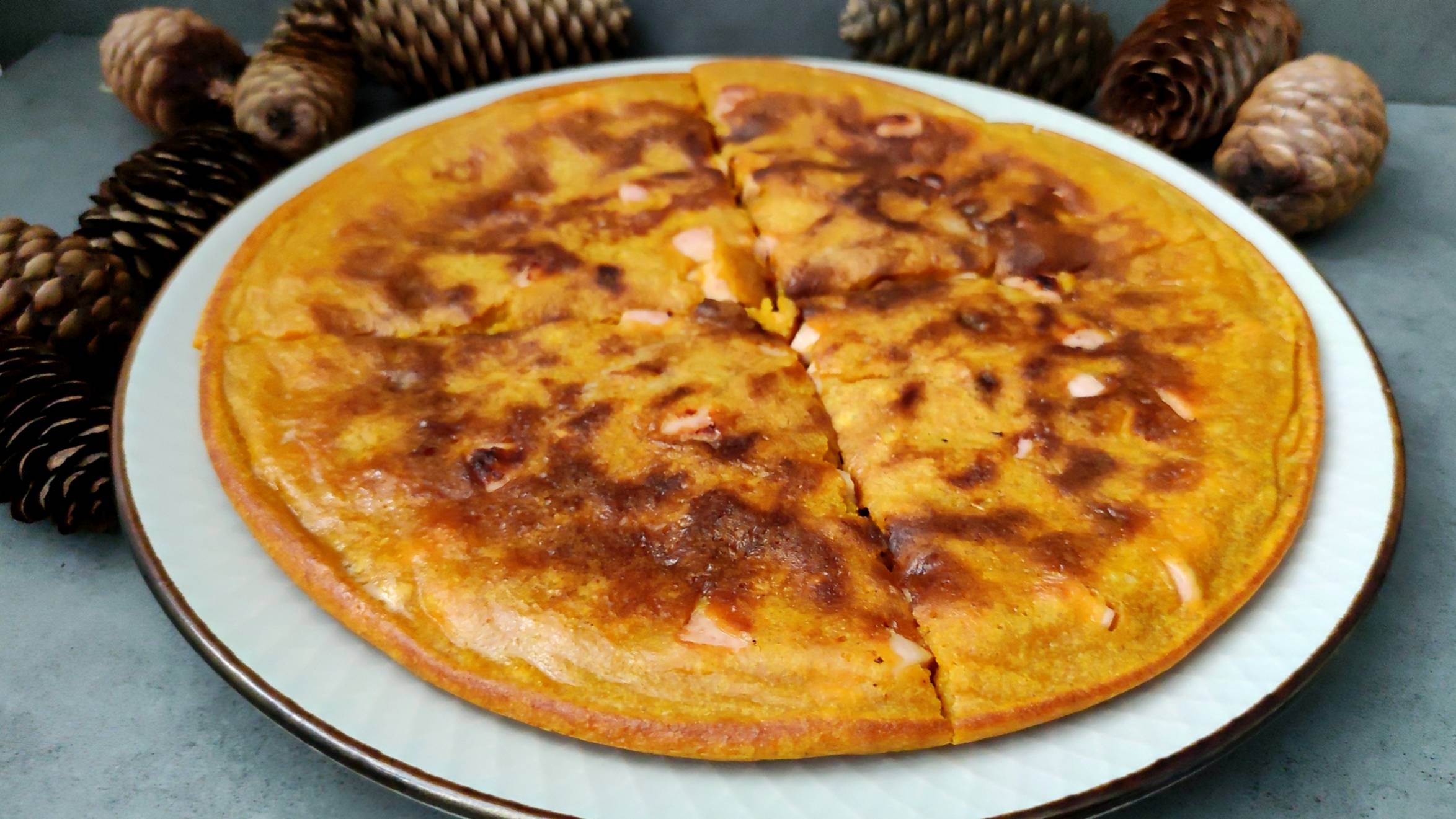 Вкусная лепёшка с сосисками на ужин или завтрак. Рецепт.