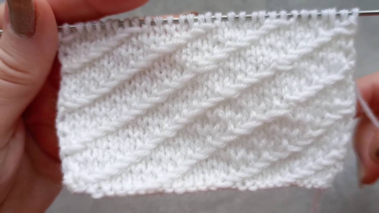 Узор спицами _Диагональ из снятых петель_, вяжем вмести каждый ряд, видео  для начинающих