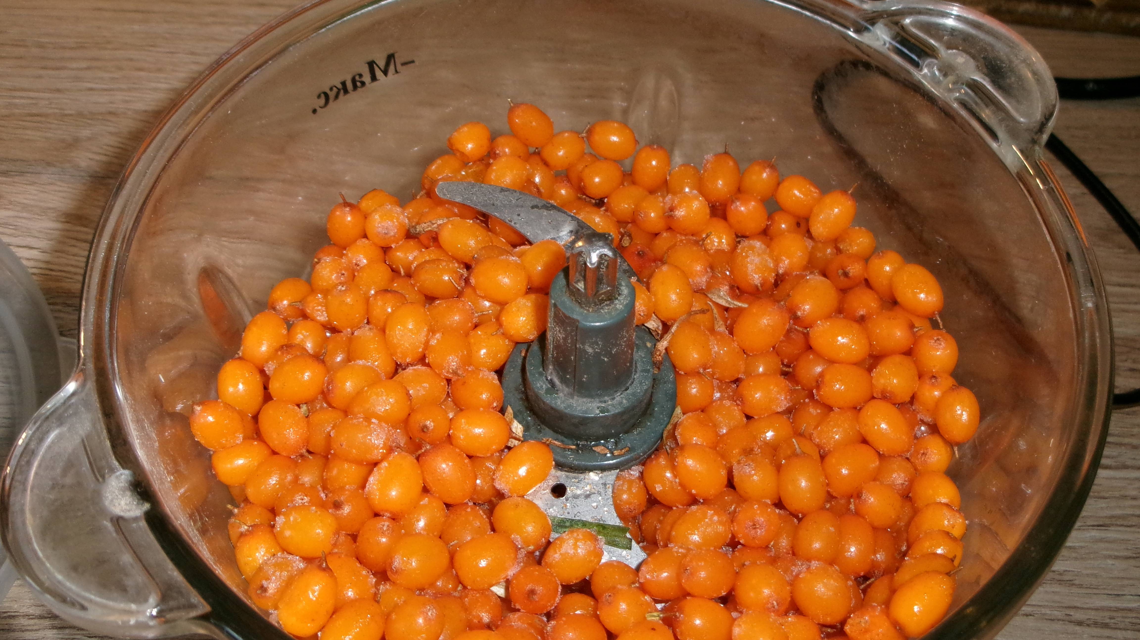 Рецепт. Витамины из  замороженных ягод.  Облепиховые кубики..