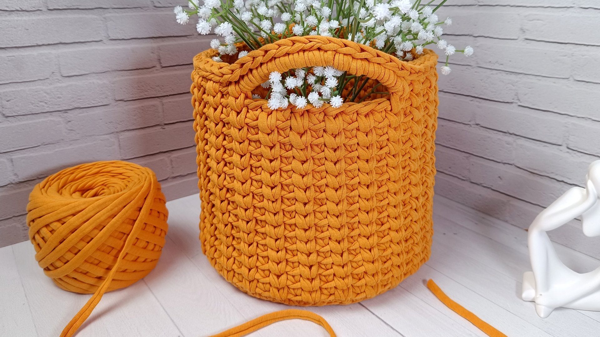 Вяжем корзину с ручками из трикотажной пряжи красивым узором 🌸