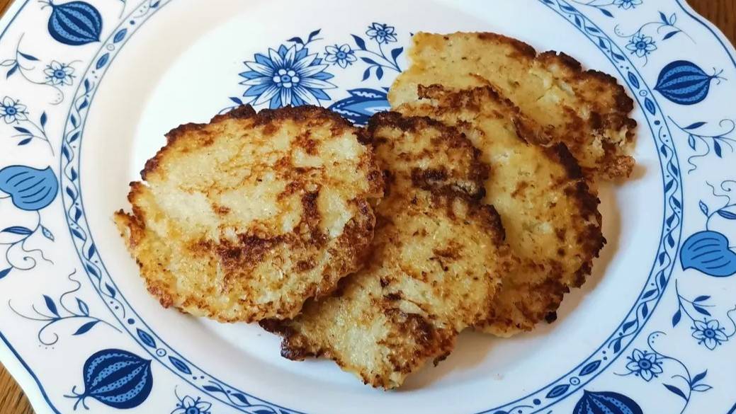 Оладьи из цветной капусты. Полезный завтрак. Домашний рецепт капусты на сковороде.