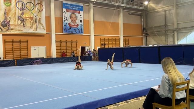 ТР 3 спортивный, Тихомирова - Пугач К. - Пугач П., Балансовое упражнение