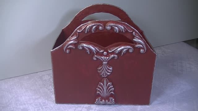 Создаем стильную коробку с ручками:: мастер-класс из картона и массы для лепки .