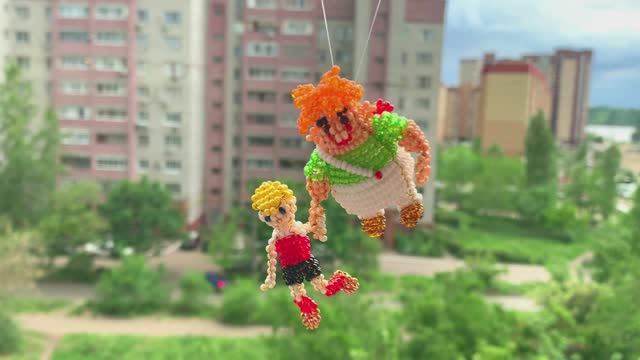 Фигурки из бисера / Карлсон и Малыш из бисера / бисероплетение / творчество /