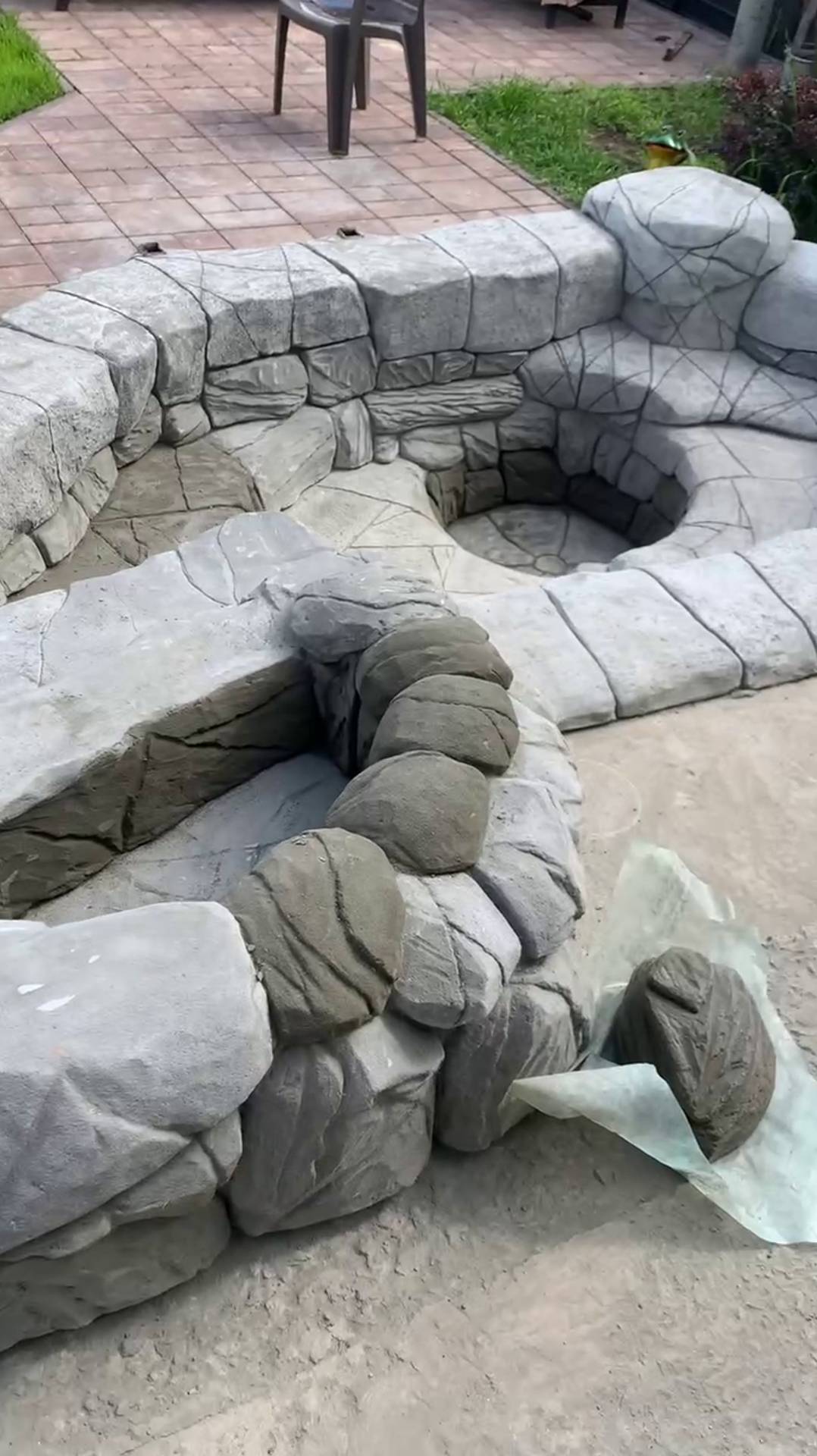 оформление  усадьбы водоём ремонт цоколя. мастерская Котлярова.